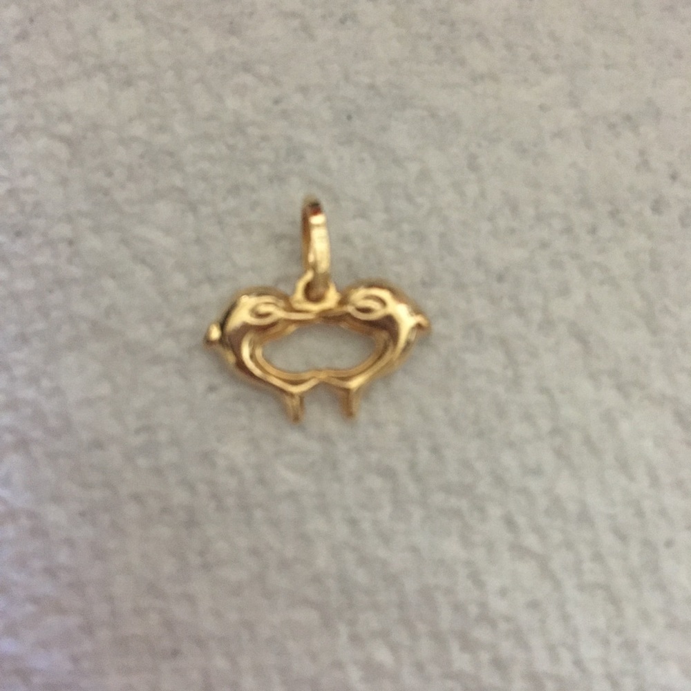 18Saudi gold pendant
